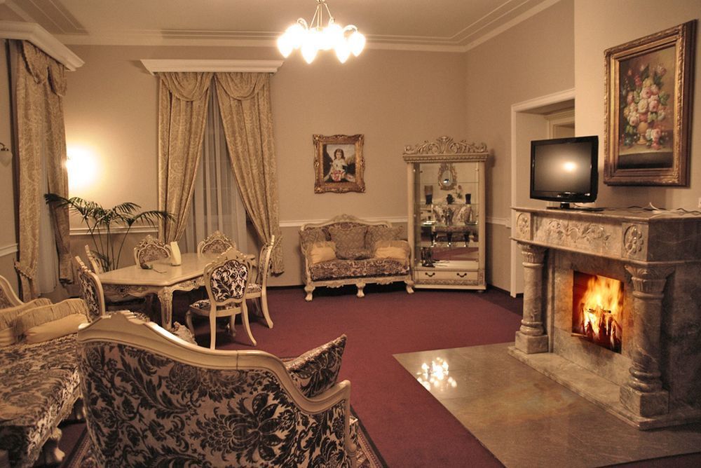 Zamek Kamenny Dvur Hotel Mostov Eksteriør billede