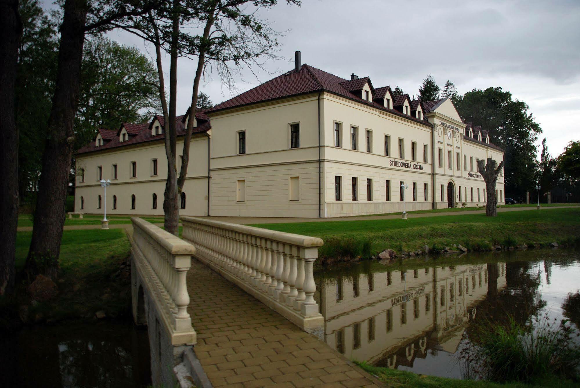 Zamek Kamenny Dvur Hotel Mostov Eksteriør billede