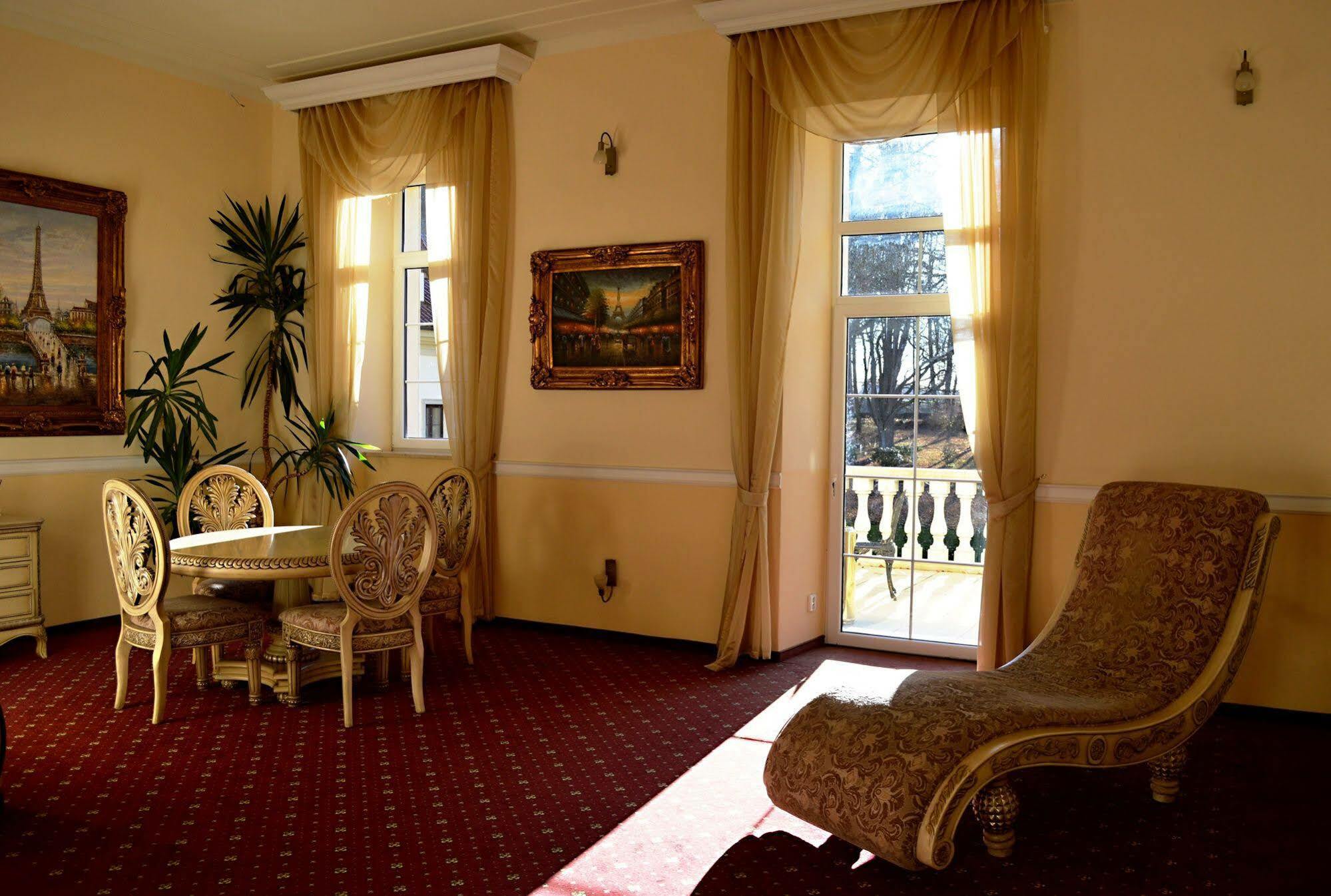 Zamek Kamenny Dvur Hotel Mostov Eksteriør billede