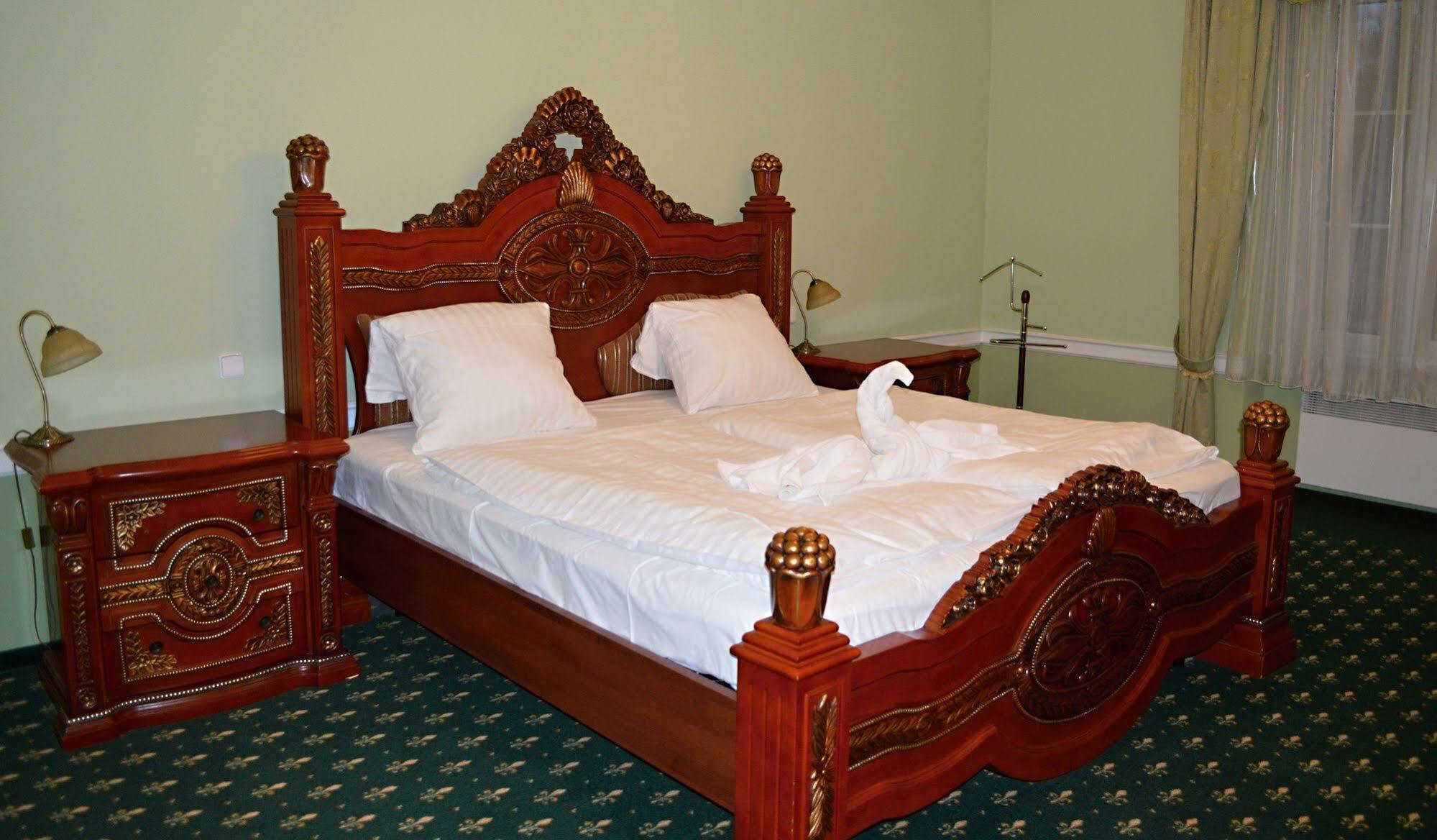 Zamek Kamenny Dvur Hotel Mostov Eksteriør billede